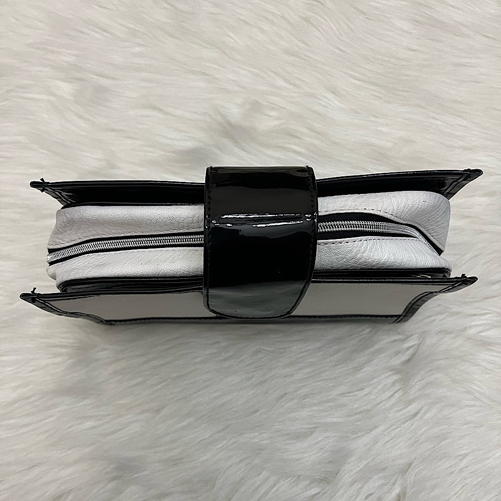 LANCÔME - BLACK WHITE PARIS PATENT COSMETIC POUCH - Picture 3 of 16